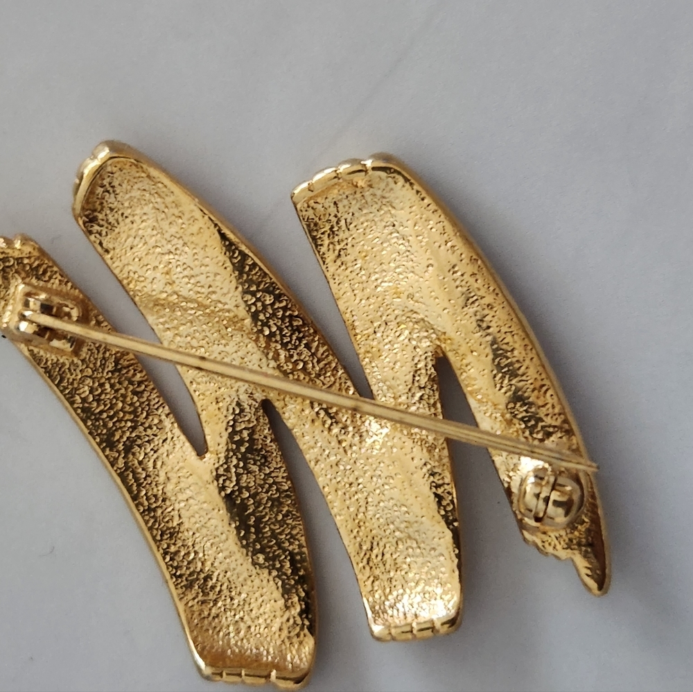Brooch